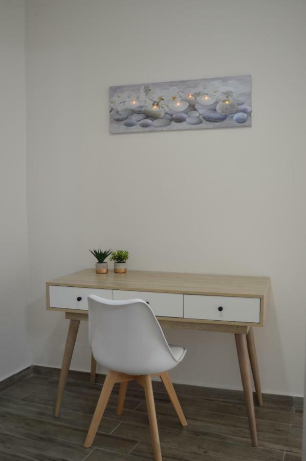 Botonis Bright Spacious Apartment Chrissi Akti Chania Exterior foto