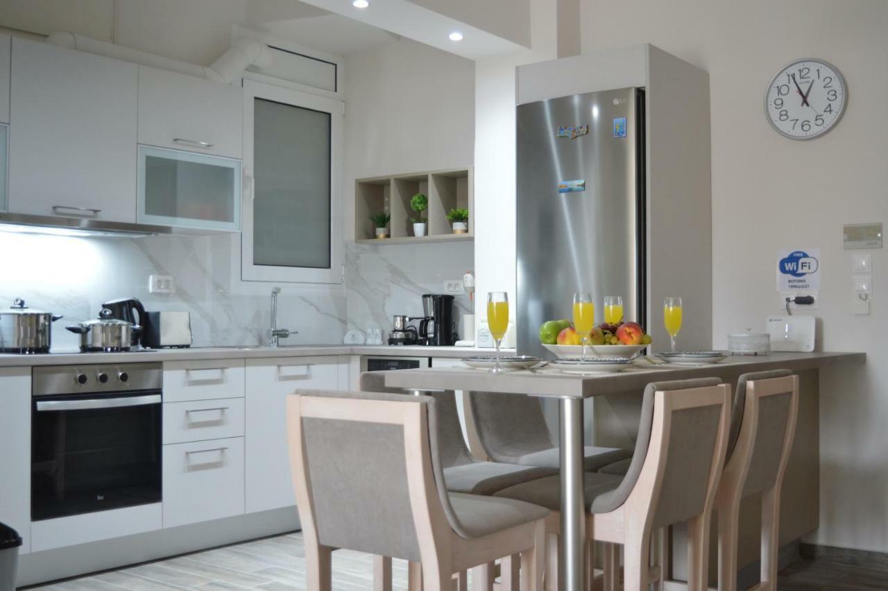 Botonis Bright Spacious Apartment Chrissi Akti Chania Exterior foto