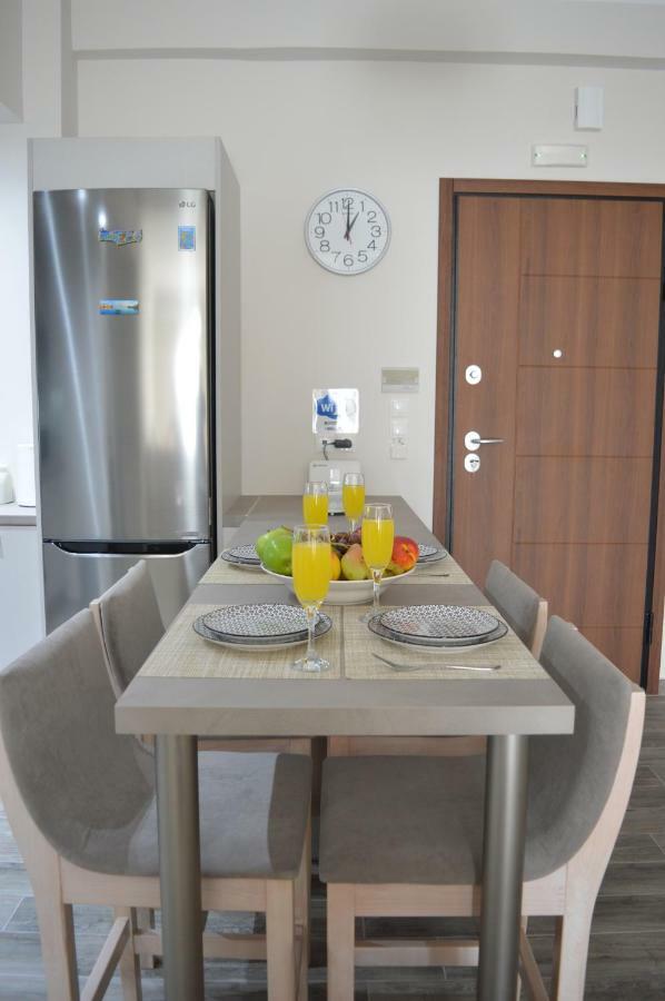 Botonis Bright Spacious Apartment Chrissi Akti Chania Exterior foto